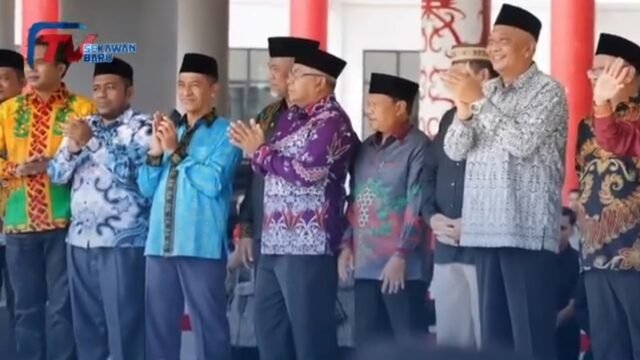 Sekda Sanggau Hadiri Pawai Ta’aruf MTQ Kalbar di Kapuas Hulu
