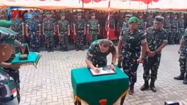 Pangdam XII/Tpr Kunjungi Yonif TP 833/BD di Sanggau dan beri Arahan